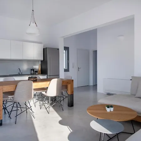 Parikia's Crossroad 3 Bedroom House Διαμέρισμα